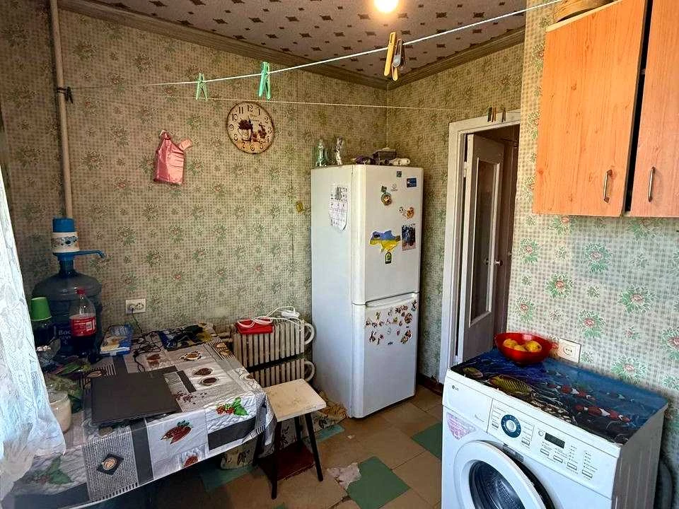Apartment. Dnipro, residential area Topola-2, street.