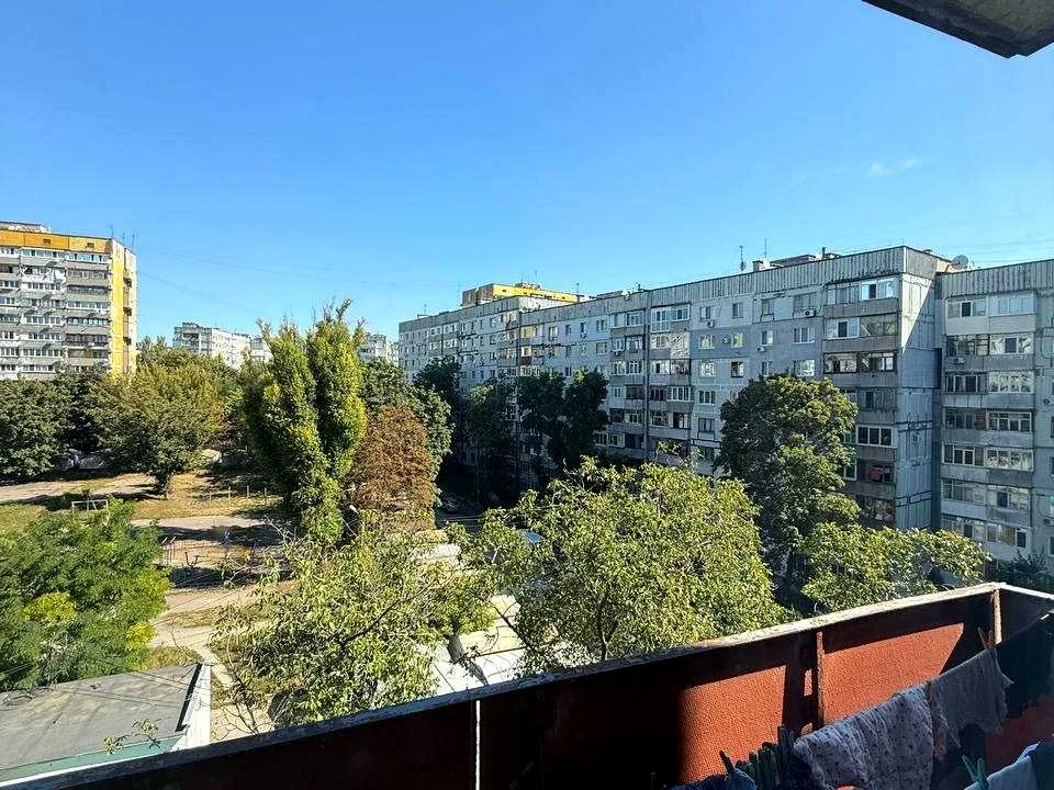 Apartment. Dnipro, residential area Topola-2, street.