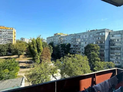Apartment. Dnipro, residential area Topola-2, street.