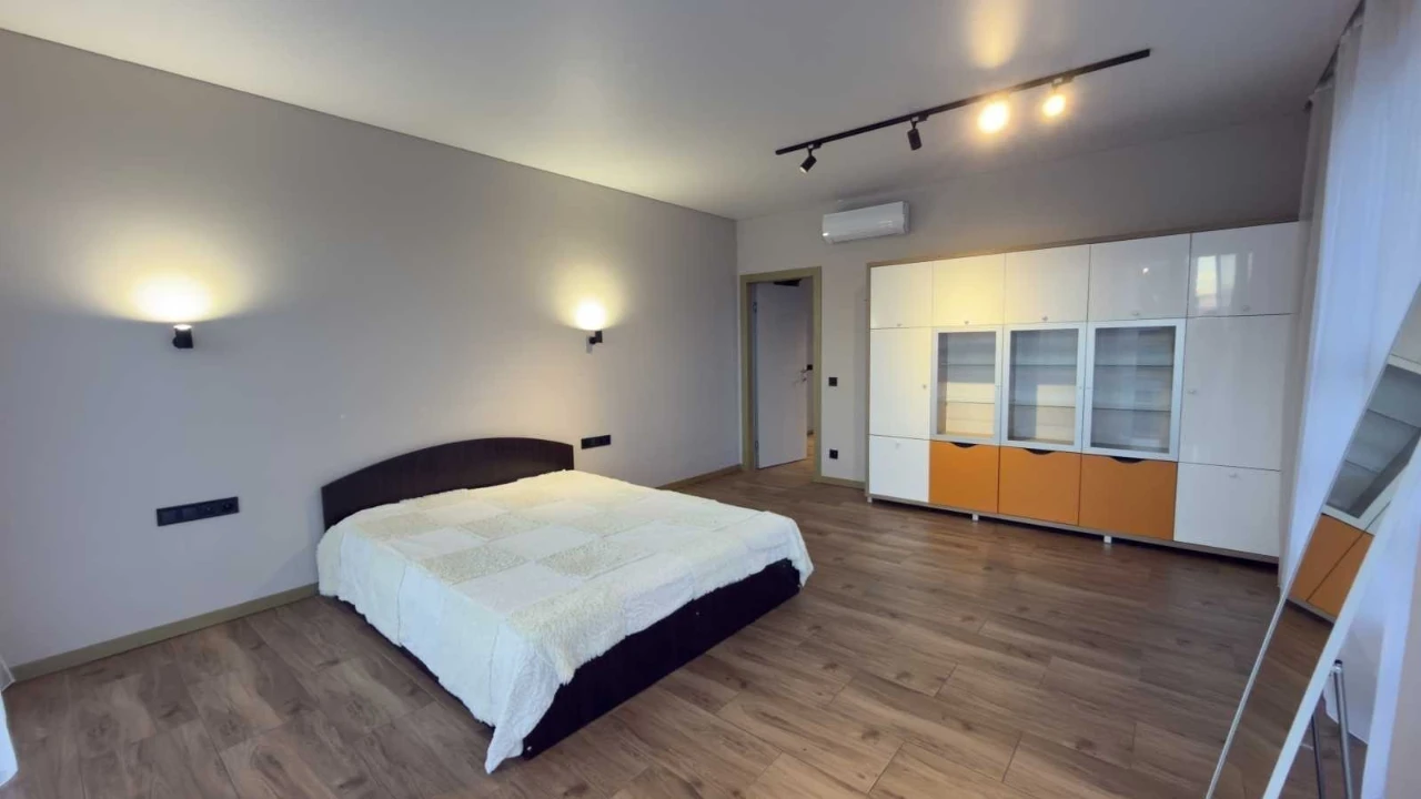 5-room apartment for sale 135 m², Mykoly Gulaka St., 4