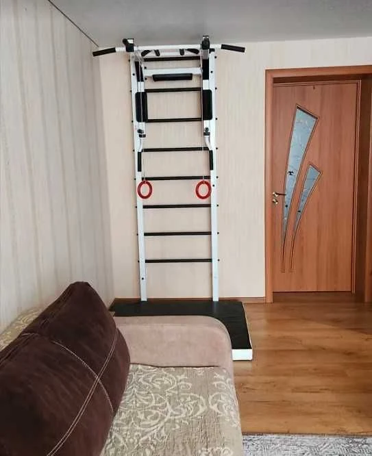 Двухкомнатная квартира в спальном районе! Средний этаж!