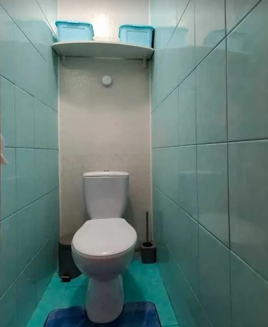 Двухкомнатная квартира в спальном районе! Средний этаж!