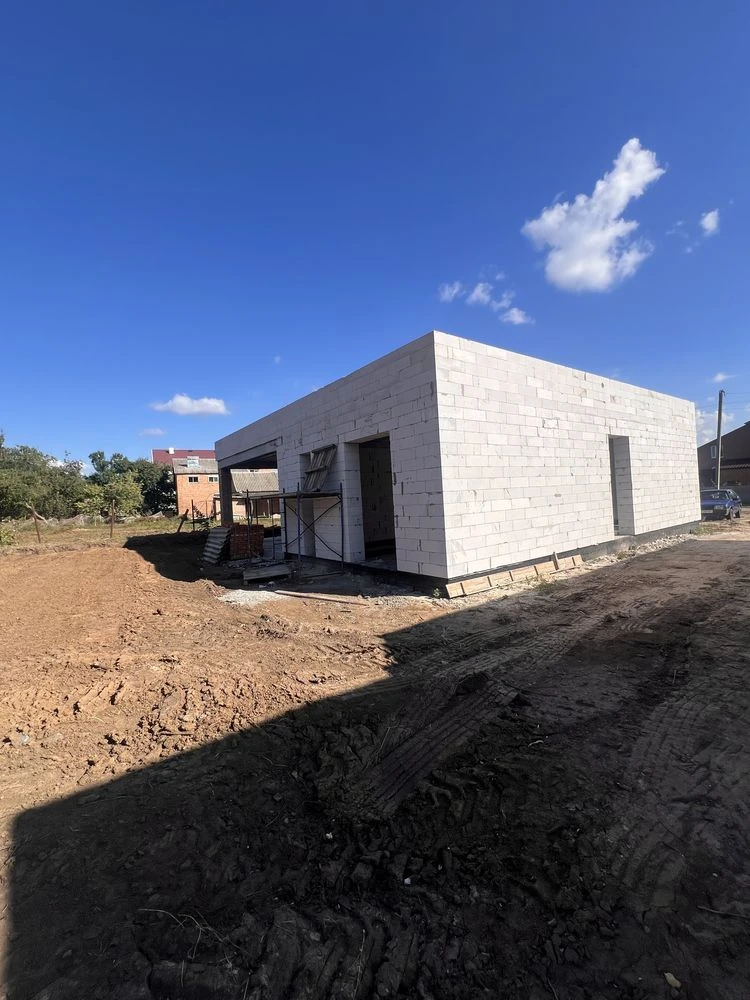 Sale of a house under construction.