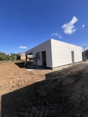 Sale of a house under construction.