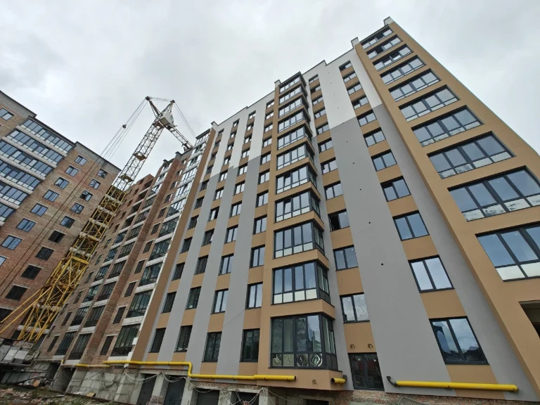 Sale of a 3-room apartment for $850 per square meter, Bravo residential complex, Saharova Street.