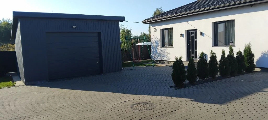 Продаж будинку з ремонтом та гаражем