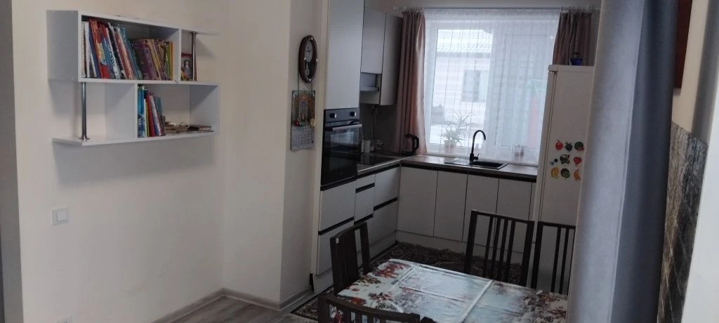 Продаж будинку з ремонтом та гаражем