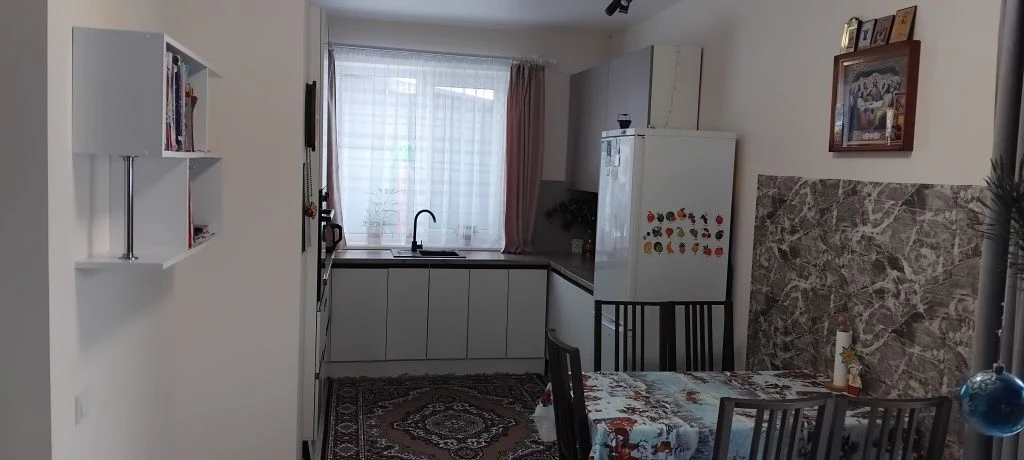 Продаж будинку з ремонтом та гаражем