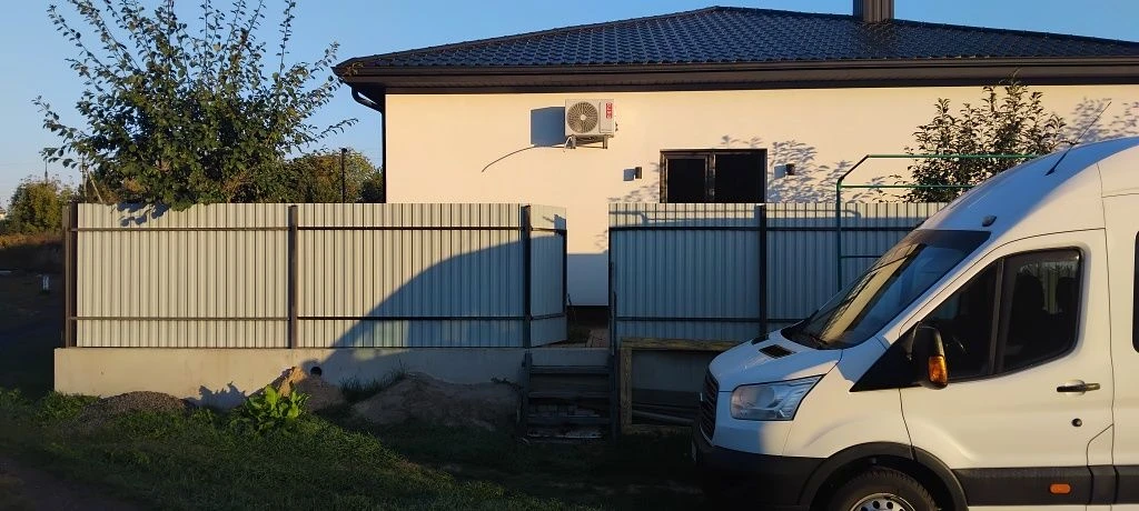 Продаж будинку з ремонтом та гаражем