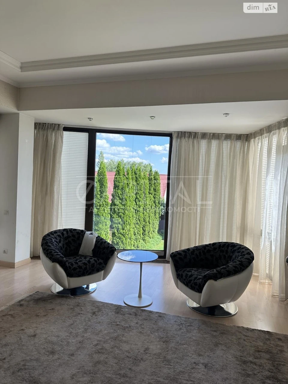Long-Term Rental House, Holosiiv
