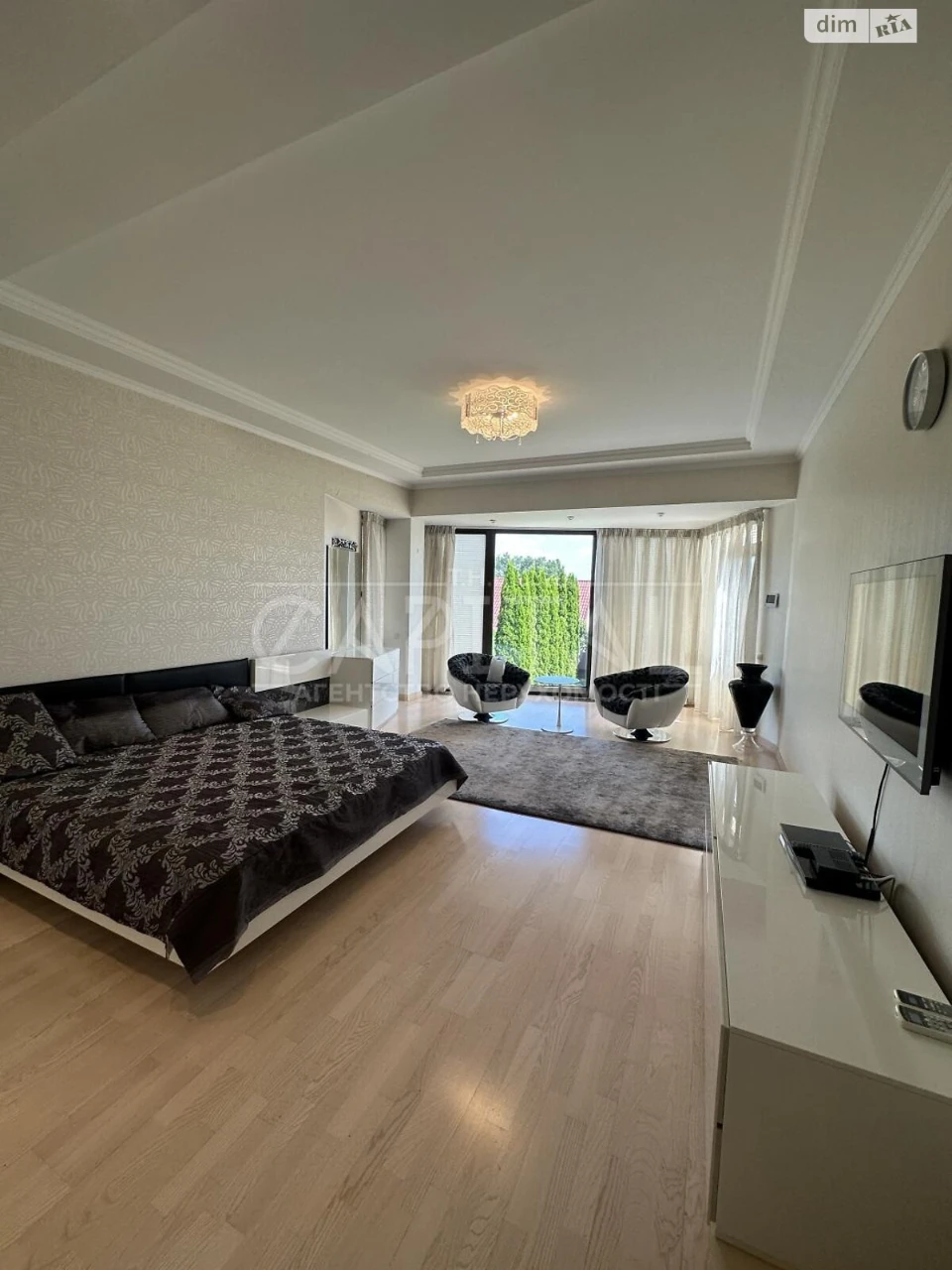 Long-Term Rental House, Holosiiv