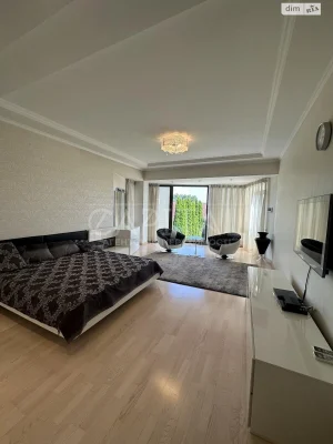 Long-Term Rental House, Holosiiv