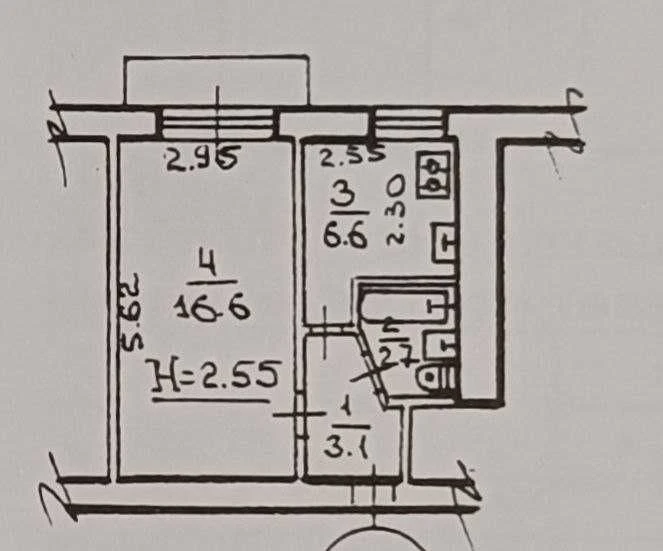 Selling a one-room apartment one minute from the Palace S metro station.