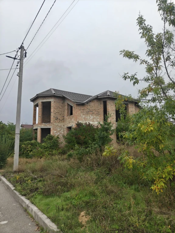 House 400 sq m, 1 acre, Top area, Ready for renovation! All utilities.