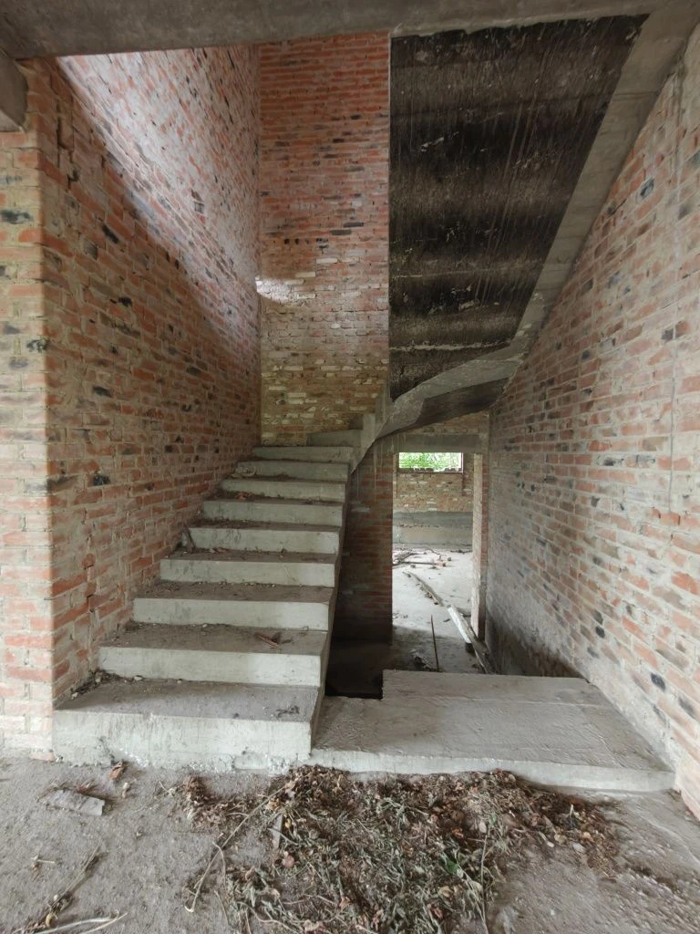 House 400 sq m, 1 acre, Top area, Ready for renovation! All utilities.