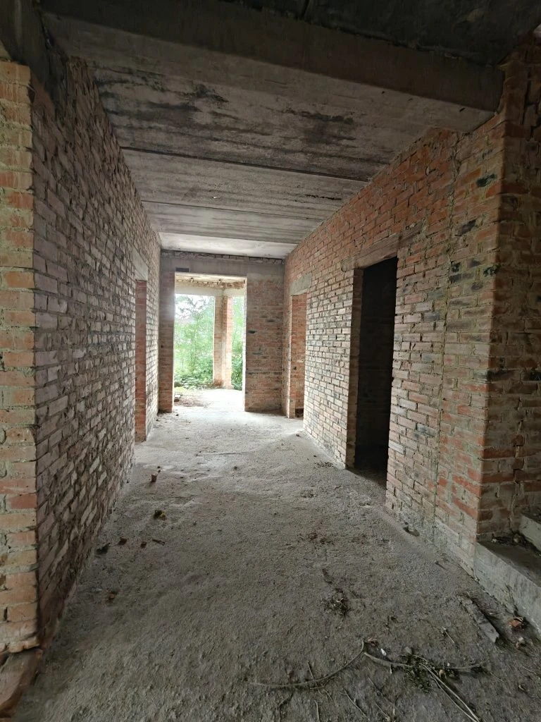 House 400 sq m, 1 acre, Top area, Ready for renovation! All utilities.