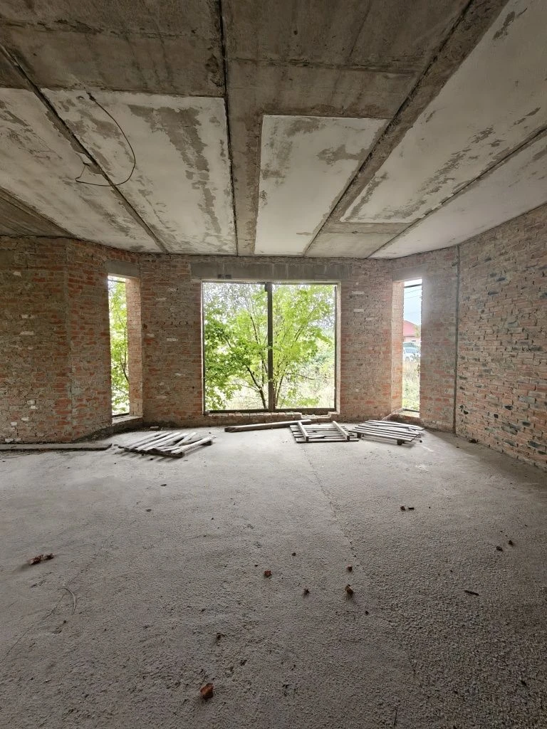House 400 sq m, 1 acre, Top area, Ready for renovation! All utilities.
