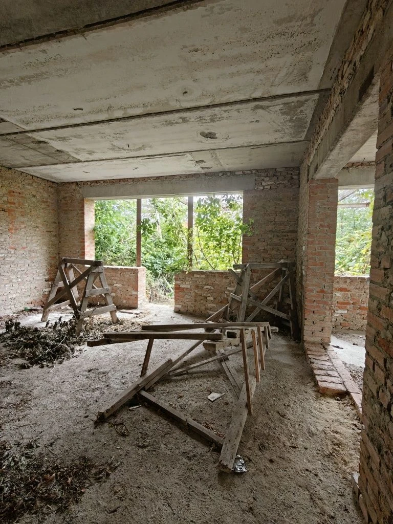 House 400 sq m, 1 acre, Top area, Ready for renovation! All utilities.