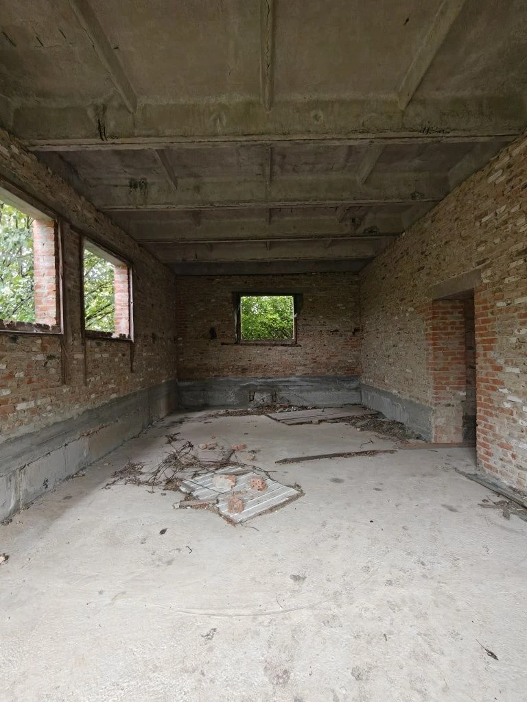 House 400 sq m, 1 acre, Top area, Ready for renovation! All utilities.