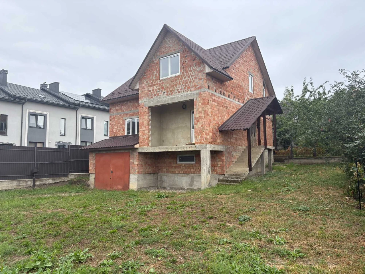 Будинок 180м2 з власним подвір'ям