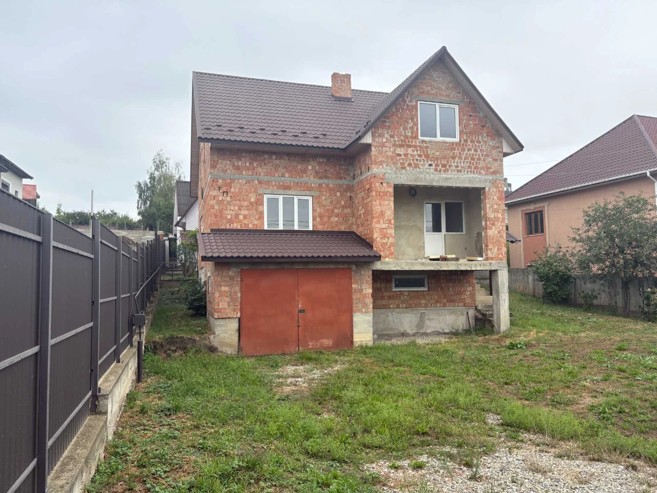 Будинок 180м2 з власним подвір'ям