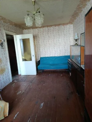 Selling a one-room apartment one minute from the Palace S metro station.