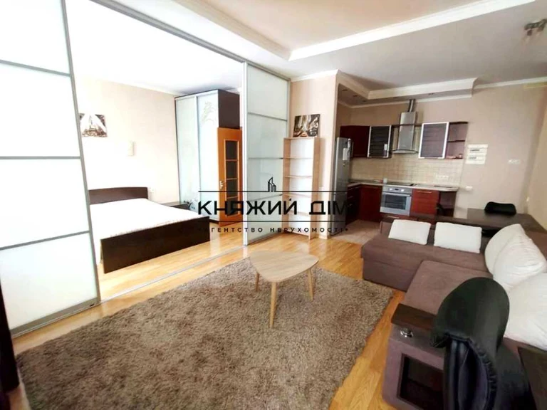 Apartment. Kyiv, Mikols'ko-Slobids'ka st.