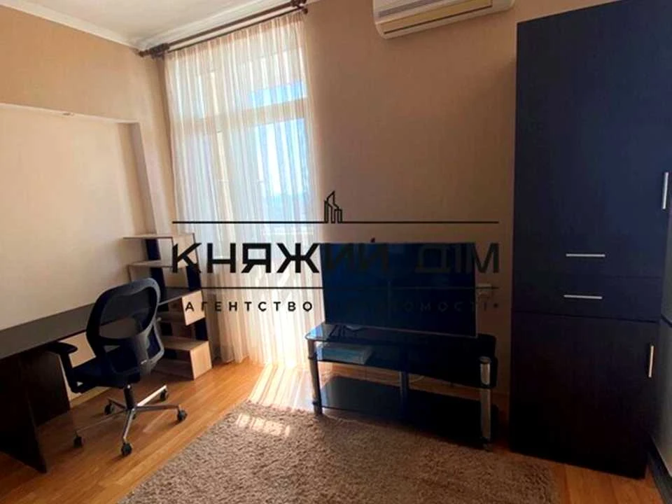 Apartment. Kyiv, Mikols'ko-Slobids'ka st.