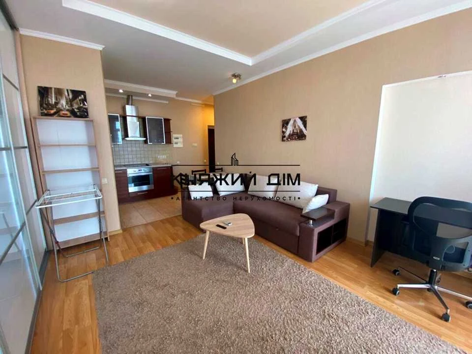 Apartment. Kyiv, Mikols'ko-Slobids'ka st.