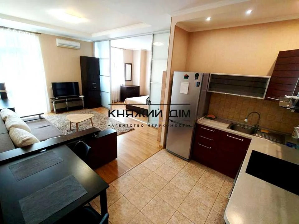 Apartment. Kyiv, Mikols'ko-Slobids'ka st.