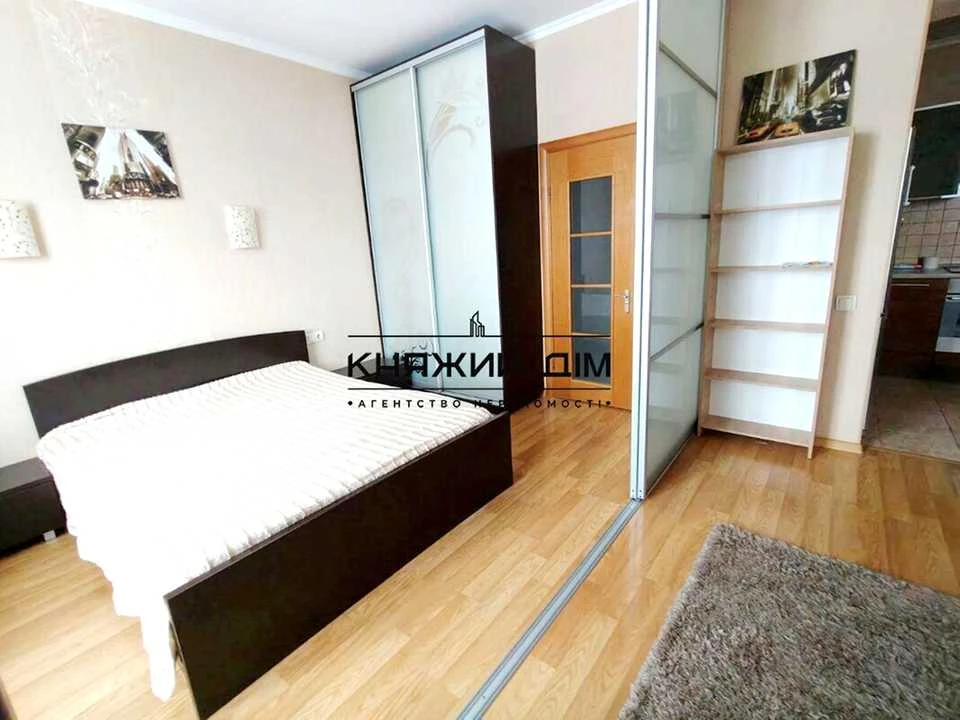 Apartment. Kyiv, Mikols'ko-Slobids'ka st.