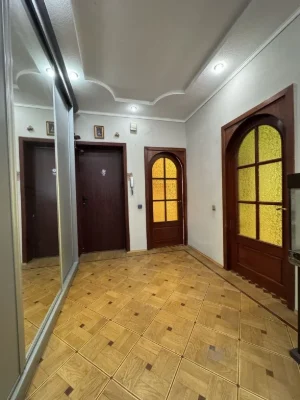 Продам 2-к квартиру 68м2, Жилстрой 2, метро Защитников Укр.
