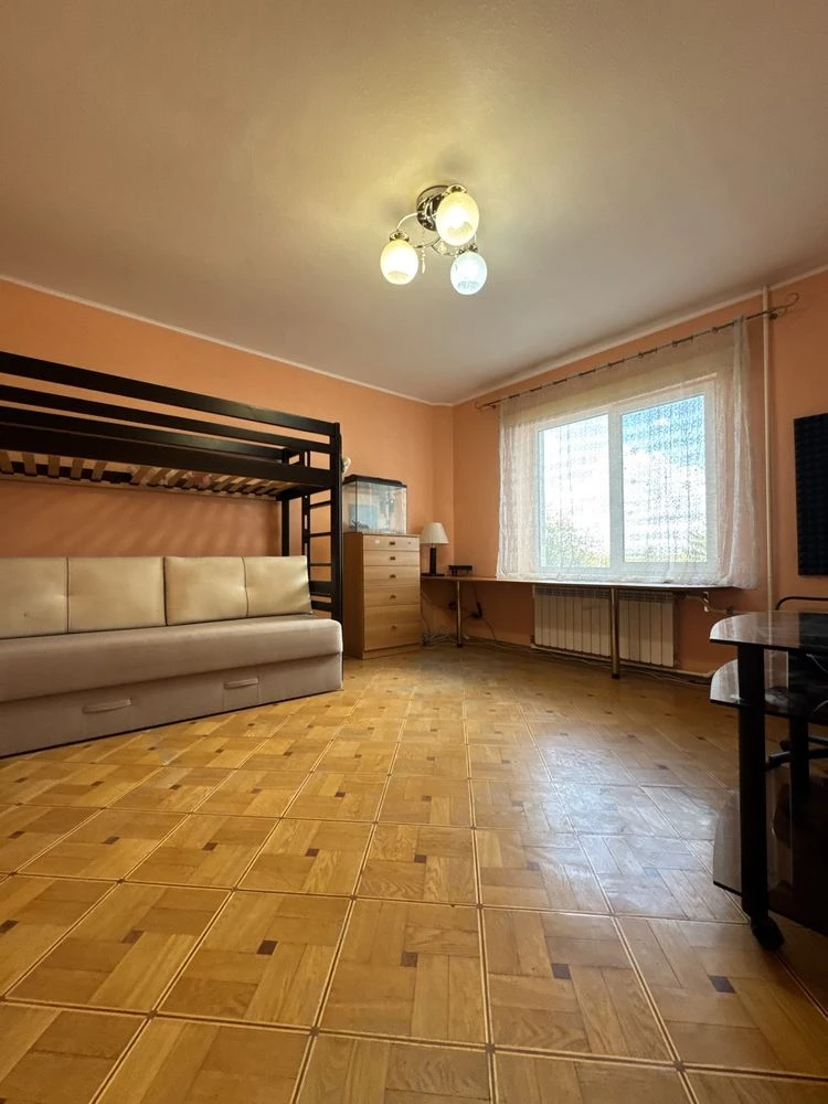 Продам 2-к квартиру 68м2, Жилстрой 2, метро Защитников Укр.