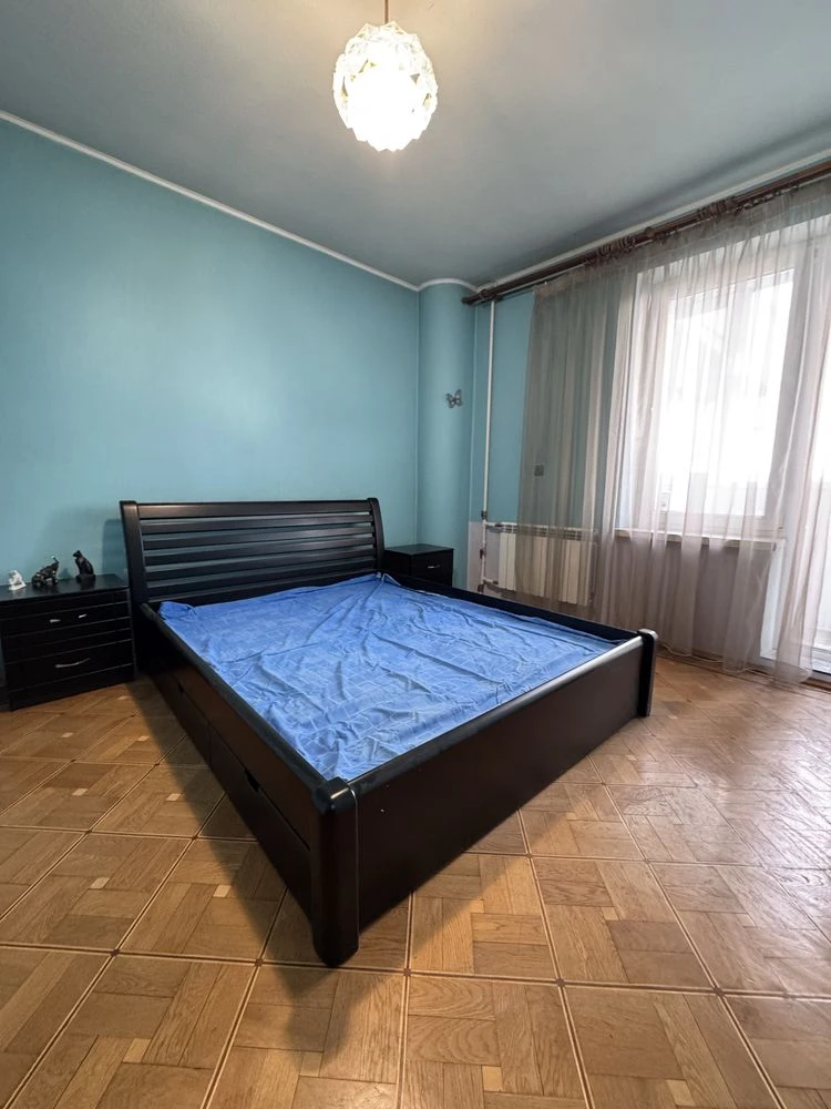Продам 2-к квартиру 68м2, Жилстрой 2, метро Защитников Укр.