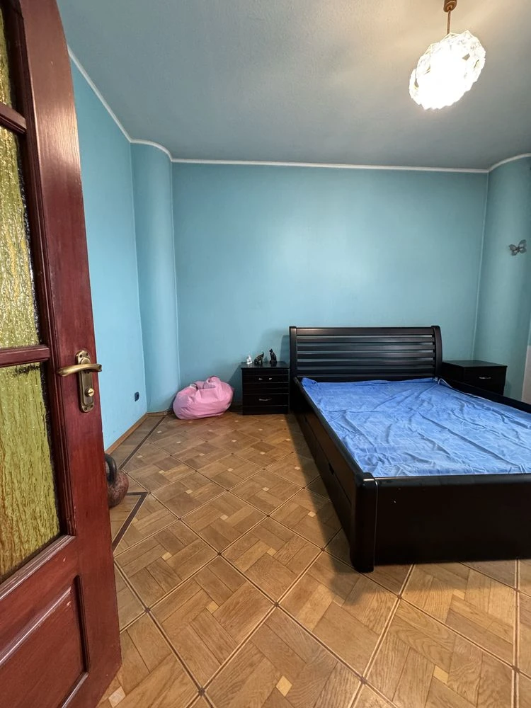 Продам 2-к квартиру 68м2, Жилстрой 2, метро Защитников Укр.