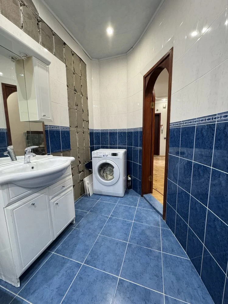 Продам 2-к квартиру 68м2, Жилстрой 2, метро Защитников Укр.