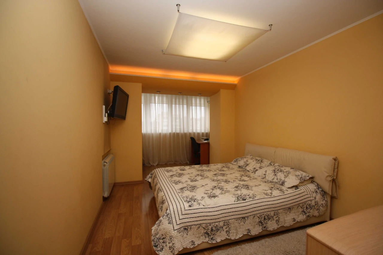 3-bedroom apartment in the center of the Southern microdistrict