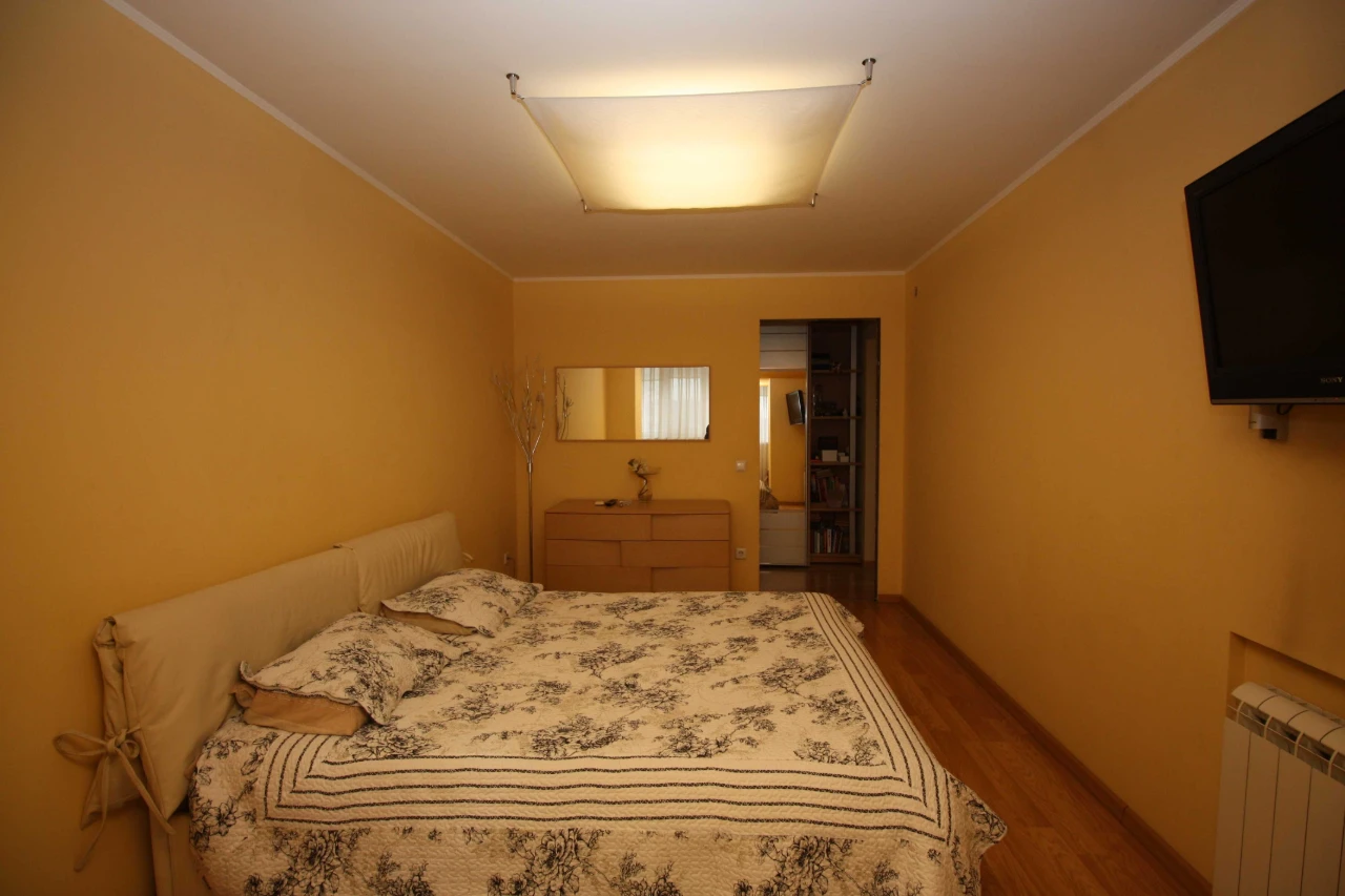 3-bedroom apartment in the center of the Southern microdistrict
