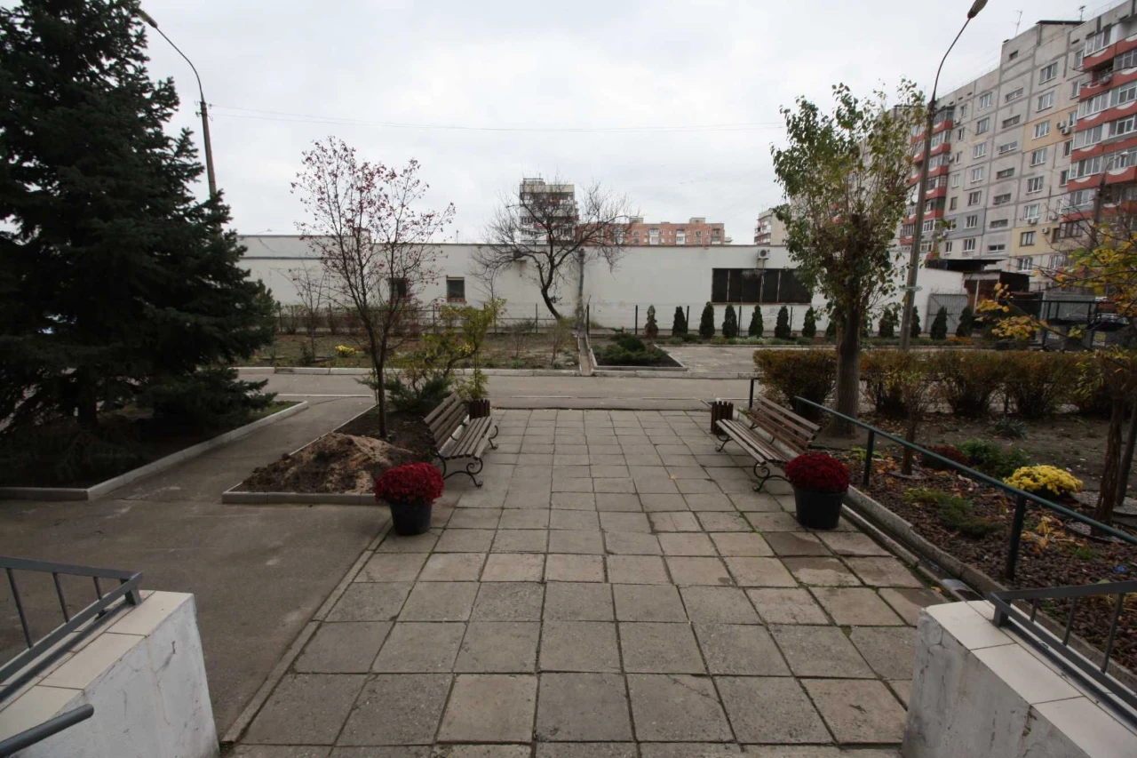 3-bedroom apartment in the center of the Southern microdistrict