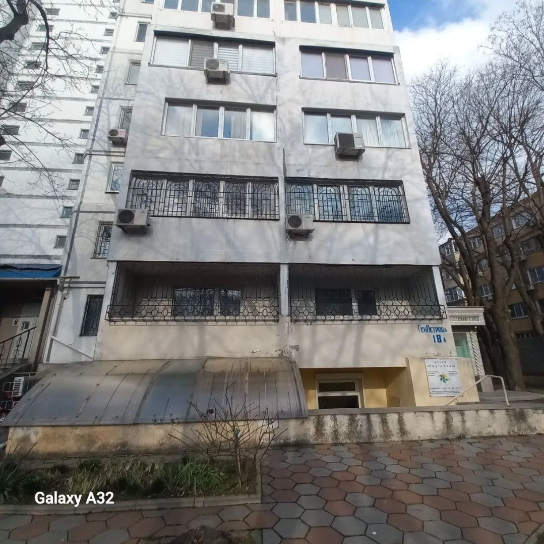 Продам 4-ком квартиру 133м. От Хозяина.  Можно под Бизнес