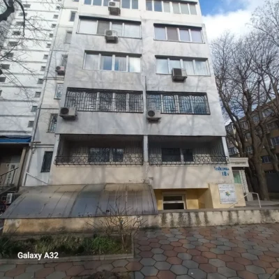 Продам 4-ком квартиру 133м. От Хозяина.  Можно под Бизнес