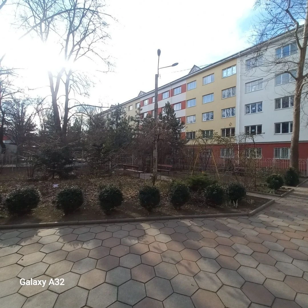 Продам 4-ком квартиру 133м. От Хозяина.  Можно под Бизнес