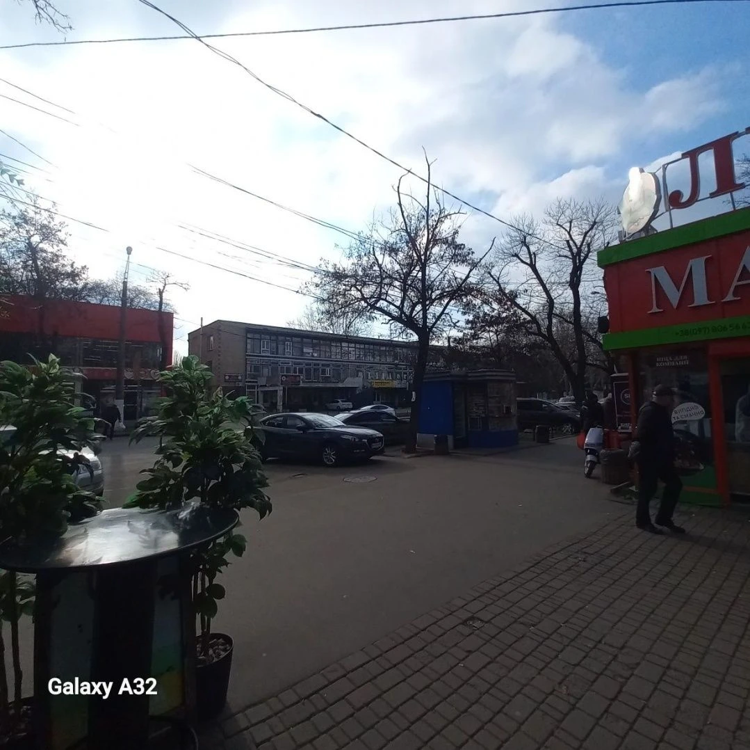Продам 4-ком квартиру 133м. От Хозяина.  Можно под Бизнес