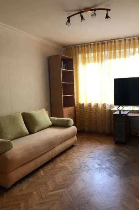 •• 2-кімнатна квартира 52 м2 по пр-т Бажана