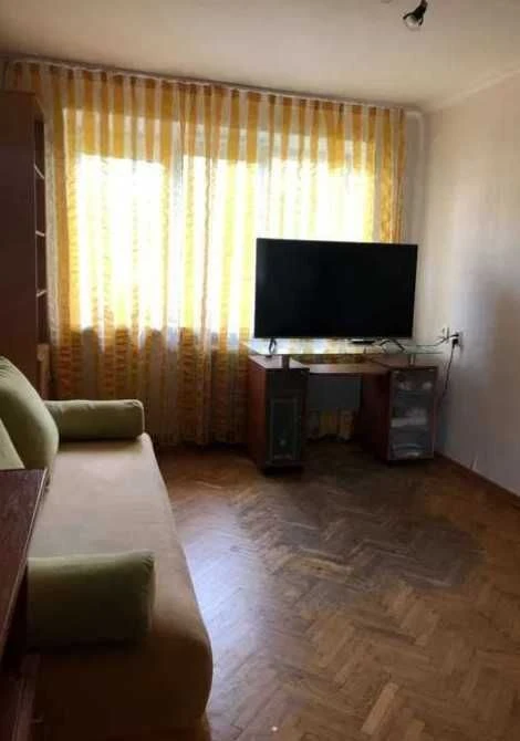 •• 2-кімнатна квартира 52 м2 по пр-т Бажана