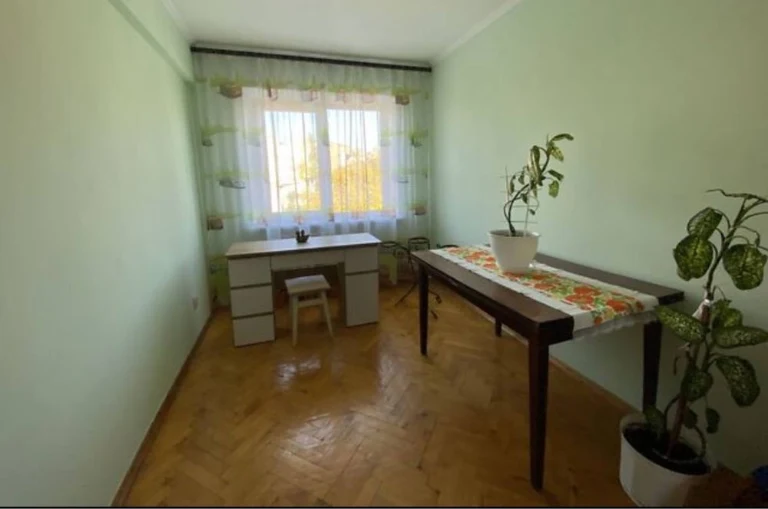 Продаж 3 кіинатної квартири вул. Гузара