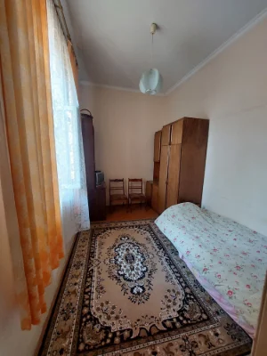 Продається 3-кімнатна квартира  в  особняку в центрі  Чернів