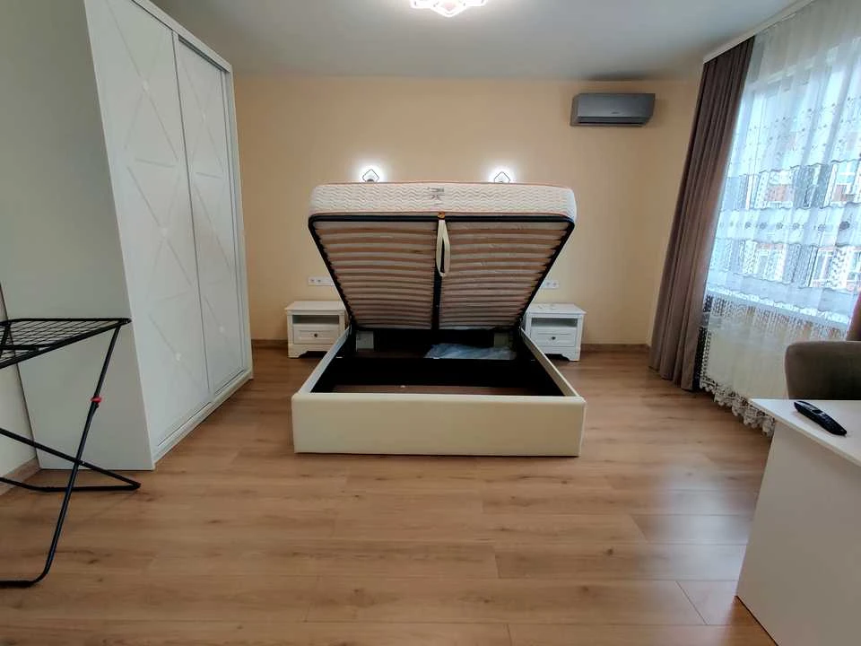 Apartment. Kyiv, Krackivska St.