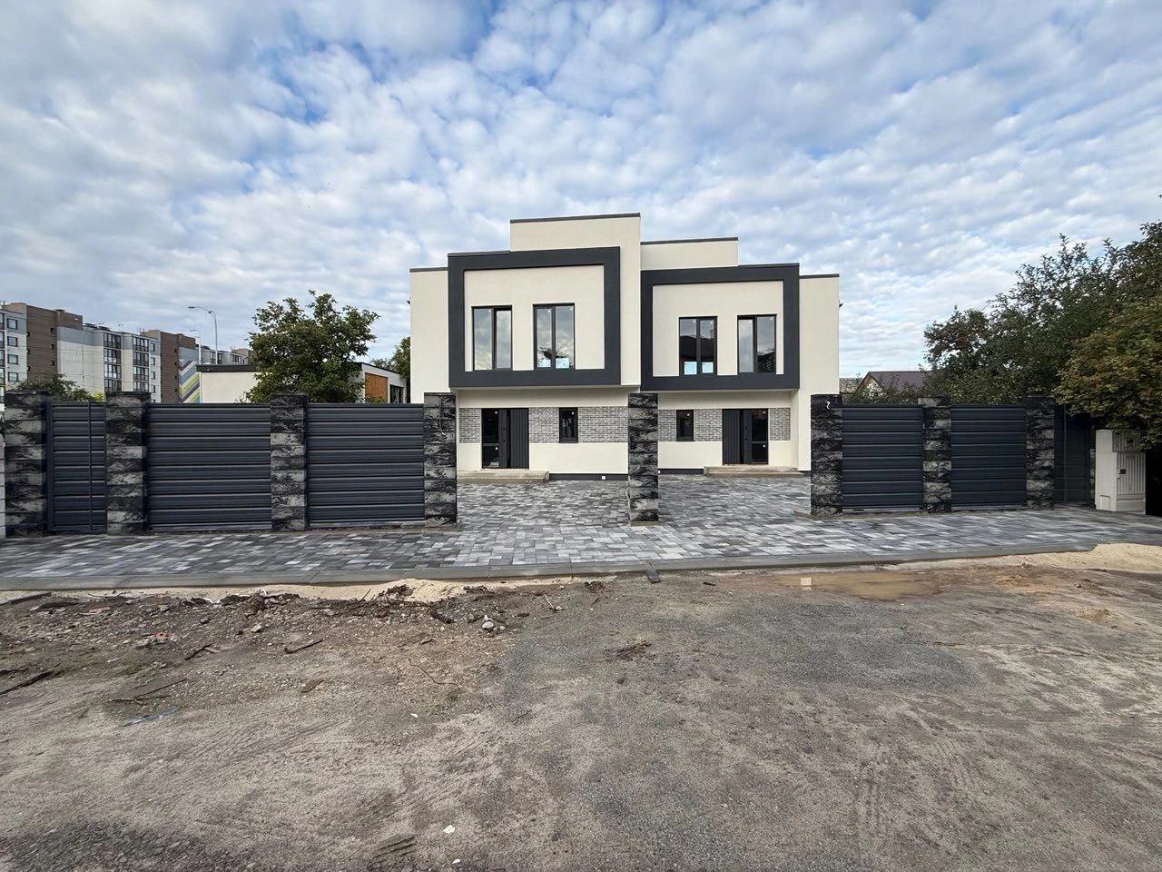 Продаж сучасного двоповерхового будинку у Києві на вул. Стец