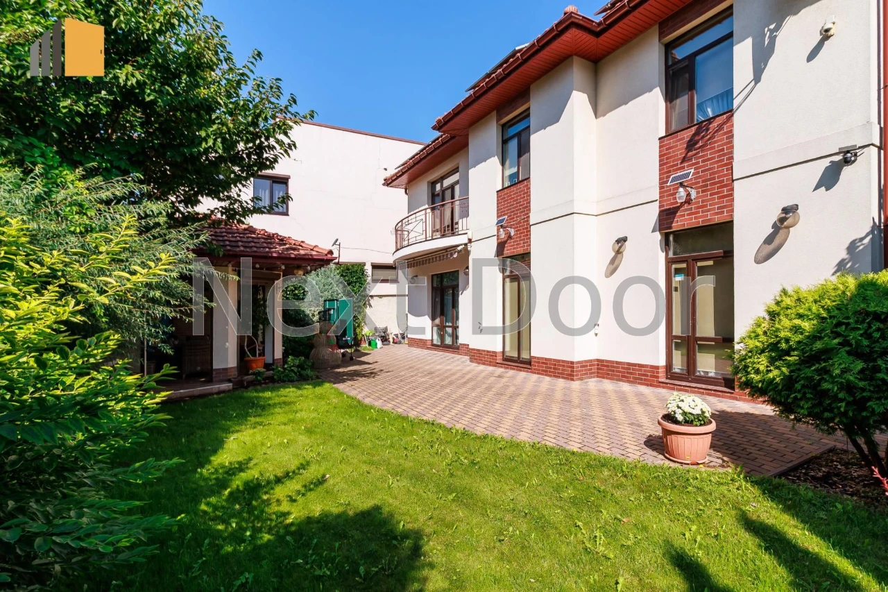 Енергонезалежний будинок в Києві: 5 кімнат, 281.7 м², 6 сото